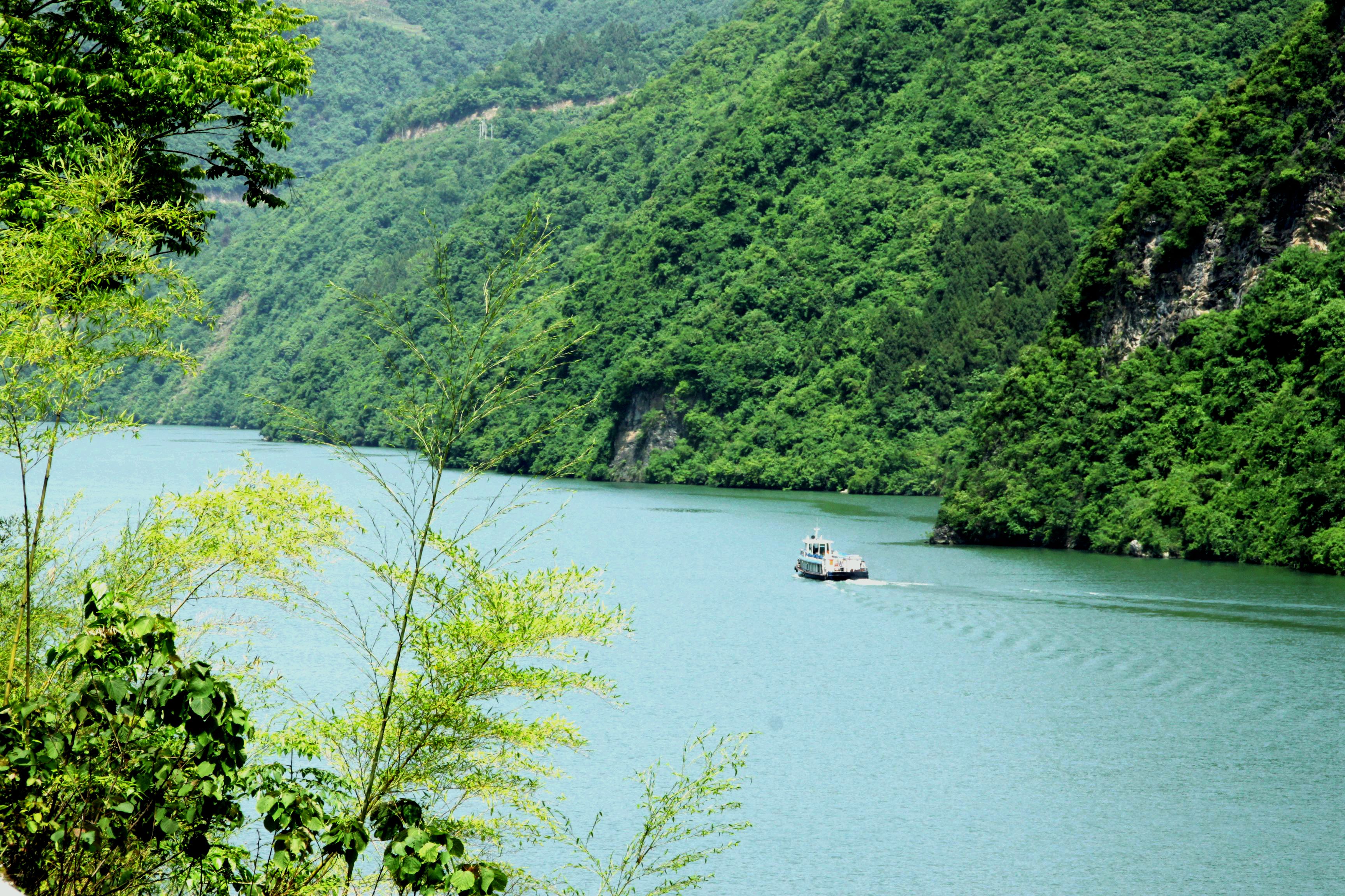 美丽河水风景壁纸图