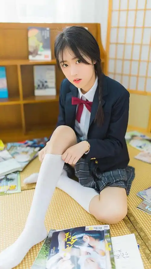 清纯美女制服写真图片手